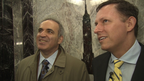 Garry Kasparow und Peter Thiel im Empire State Building